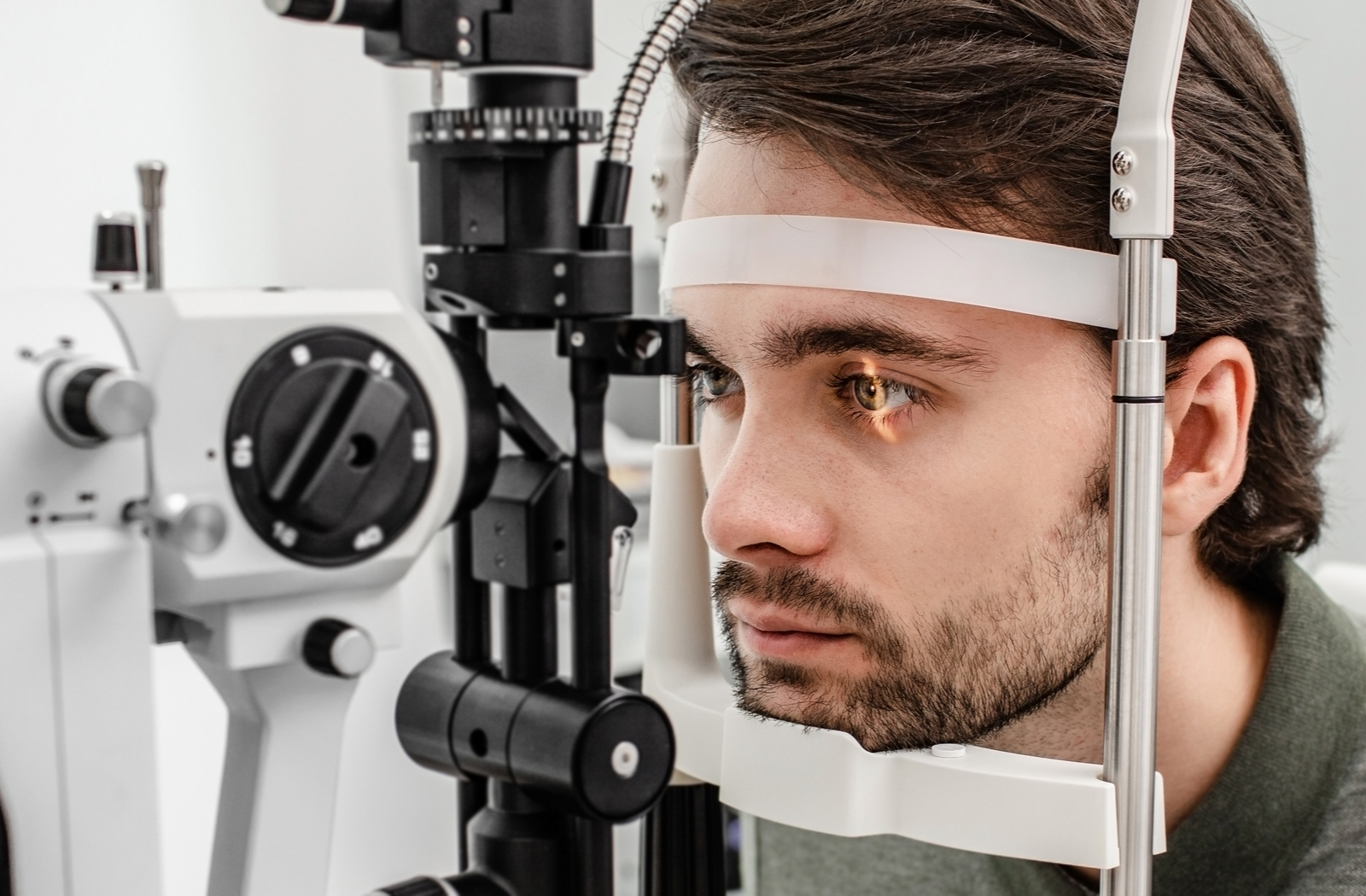 eye exam visual test eye dry eye men